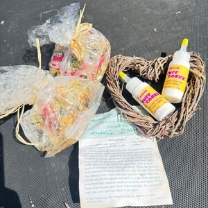 HearthSong Meadow Flowers Wreath Kit Vintage 2004 DIY Heart Vine Wreath‎ Craft